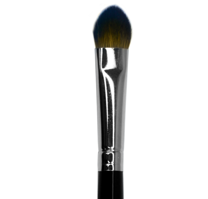 E38- Pointed Packing Eyeshadow Brush Cinema Secrets